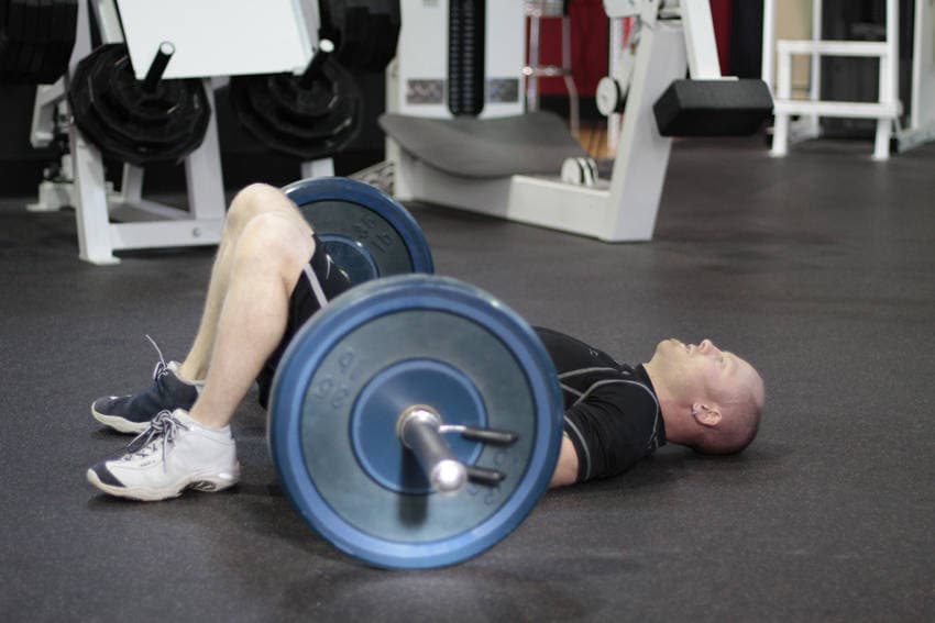Barbell Glute Bridge — البداية