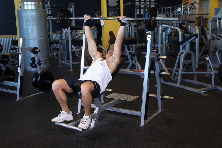 Barbell Incline Shoulder Raise — النهاية