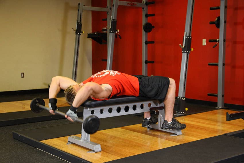 Bent-Arm Barbell Pullover — البداية