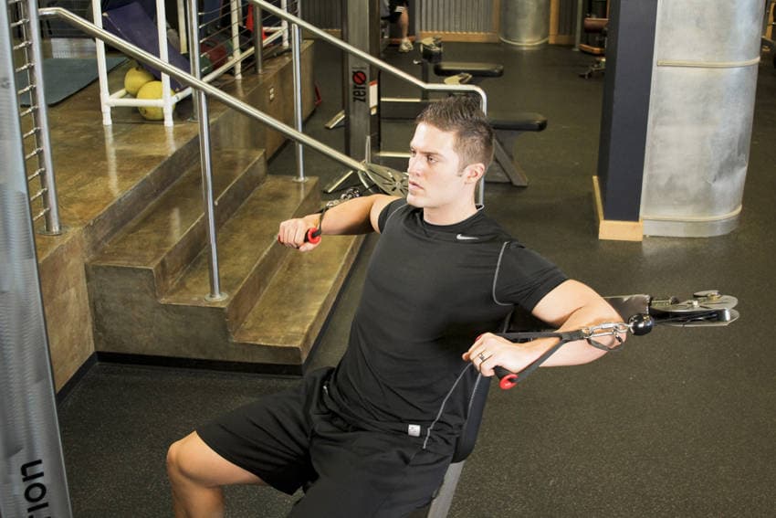 Cable Chest Press — البداية