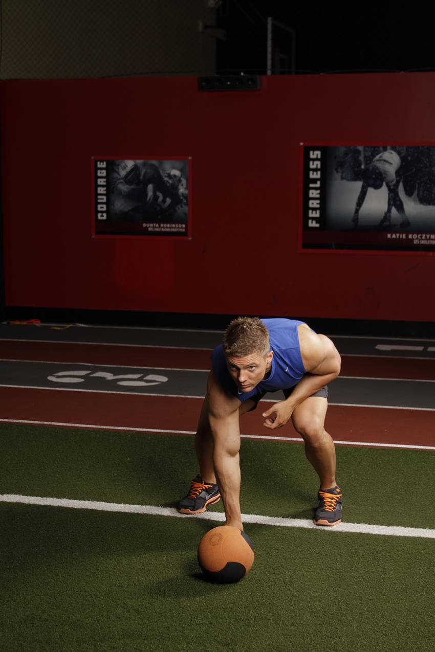 Chest Push from 3 point stance — البداية