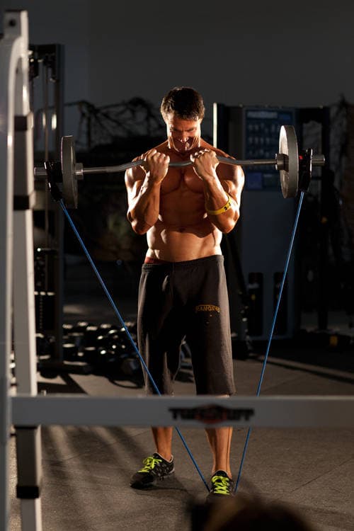 Close-Grip EZ-Bar Curl with Band — النهاية