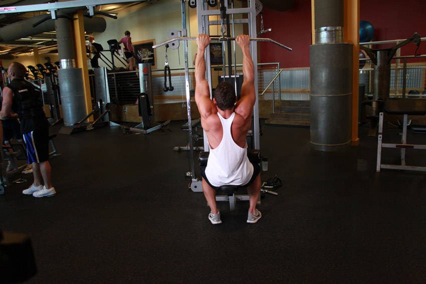 Close-Grip Front Lat Pulldown — البداية