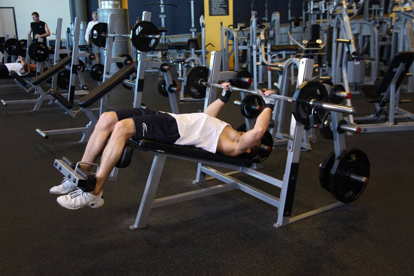 Decline Barbell Bench Press — البداية