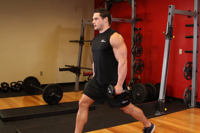 Dumbbell Lunges — البداية