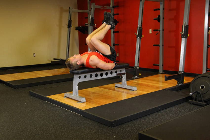 Flat Bench Leg Pull-In — البداية
