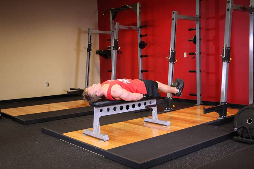 Flat Bench Lying Leg Raise — البداية