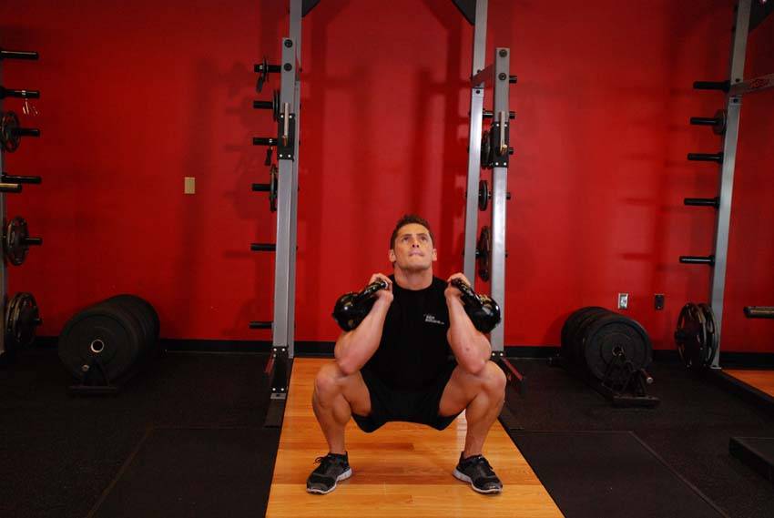 Front Squats With Two Kettlebells — النهاية