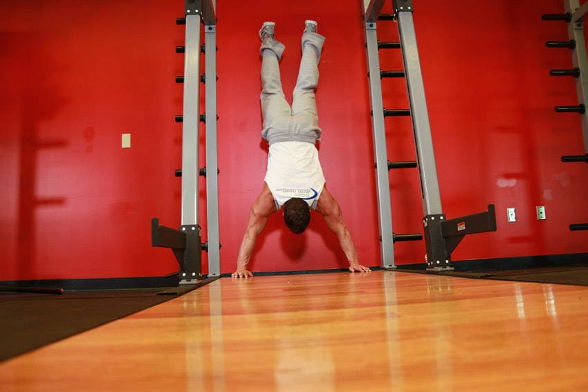 Handstand Push-Ups — البداية