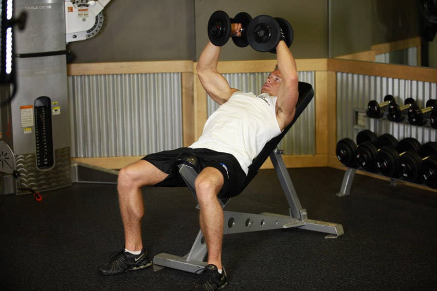 Incline Dumbbell Flyes — البداية