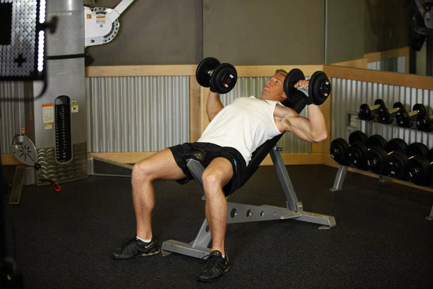 Incline Dumbbell Press — البداية