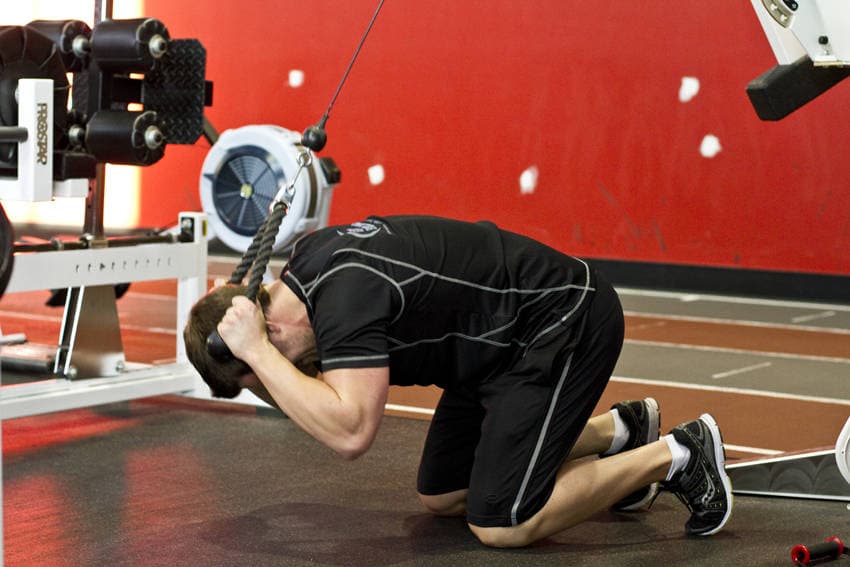 Kneeling Cable Crunch With Alternating Oblique Twists — النهاية