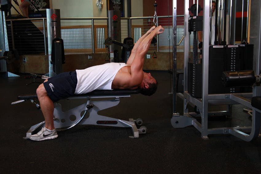 Lying Close-Grip Bar Curl On High Pulley — البداية