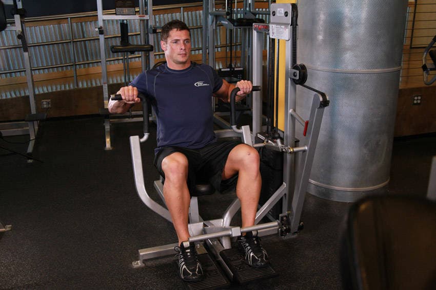 Machine Bench Press — البداية