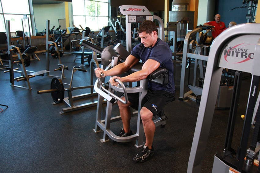 Machine Preacher Curls — البداية