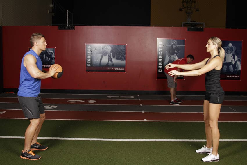Medicine Ball Chest Pass — البداية