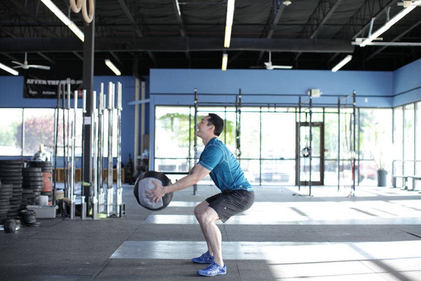 Medicine Ball Scoop Throw — البداية