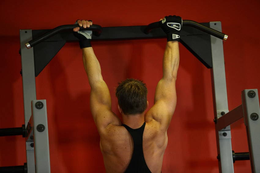 Mixed Grip Chin — البداية