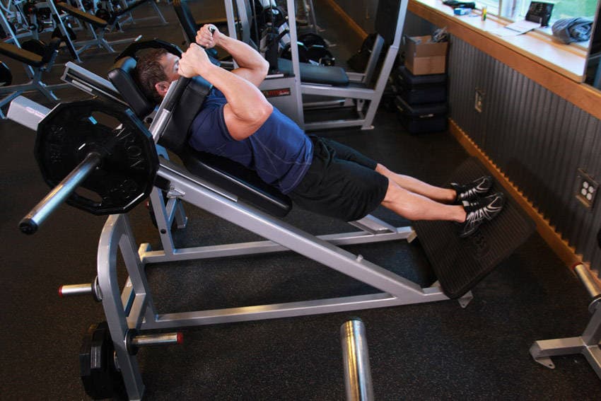 Narrow Stance Hack Squats — النهاية