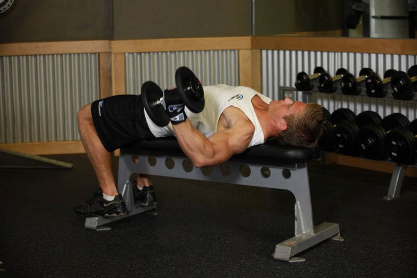 One-Arm Flat Bench Dumbbell Flye — البداية