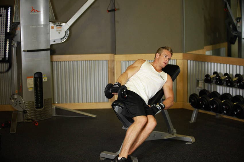 One-Arm Incline Lateral Raise — البداية