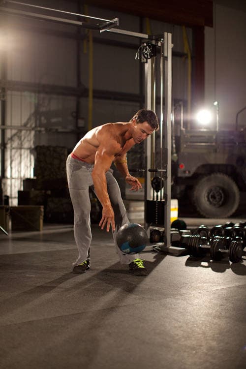 One-Arm Medicine Ball Slam — النهاية