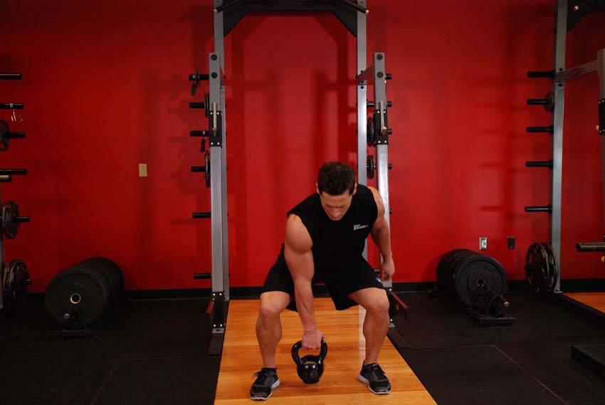 One-Arm Open Palm Kettlebell Clean — البداية