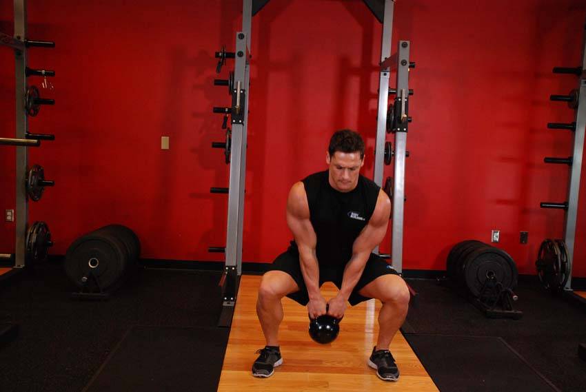 Open Palm Kettlebell Clean — البداية