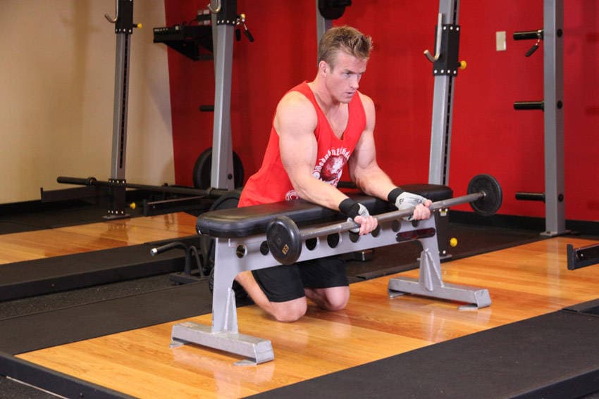 Palms-Up Barbell Wrist Curl Over A Bench — البداية