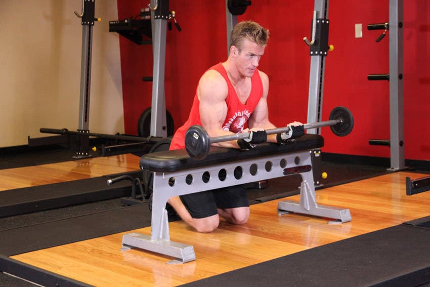 Palms-Up Barbell Wrist Curl Over A Bench — النهاية