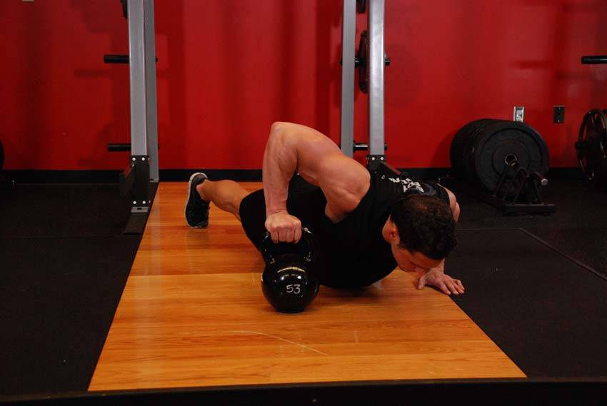 Plyo Kettlebell Pushups — النهاية