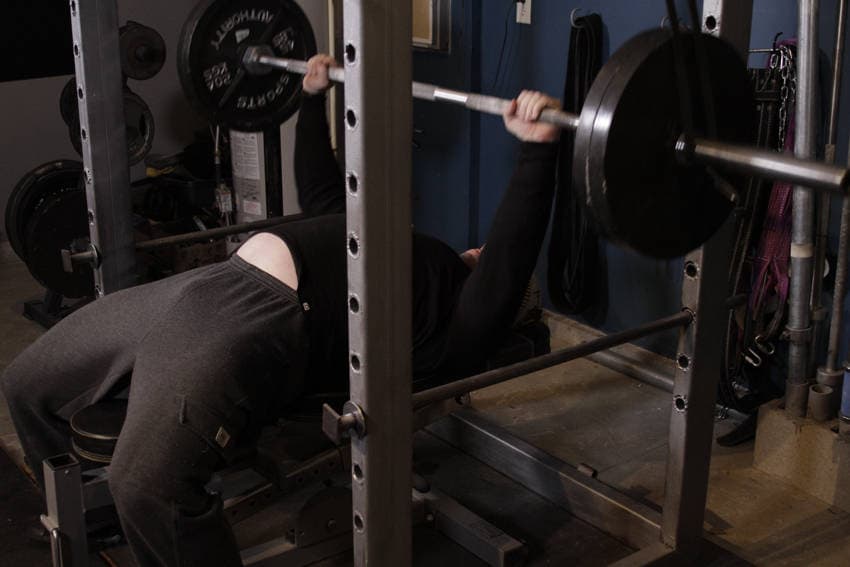 Reverse Band Bench Press — البداية