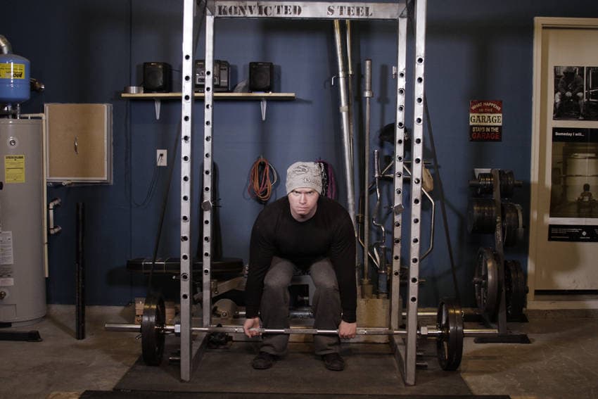 Reverse Band Deadlift — البداية