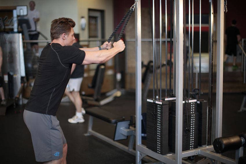 Rope Straight-Arm Pulldown — البداية