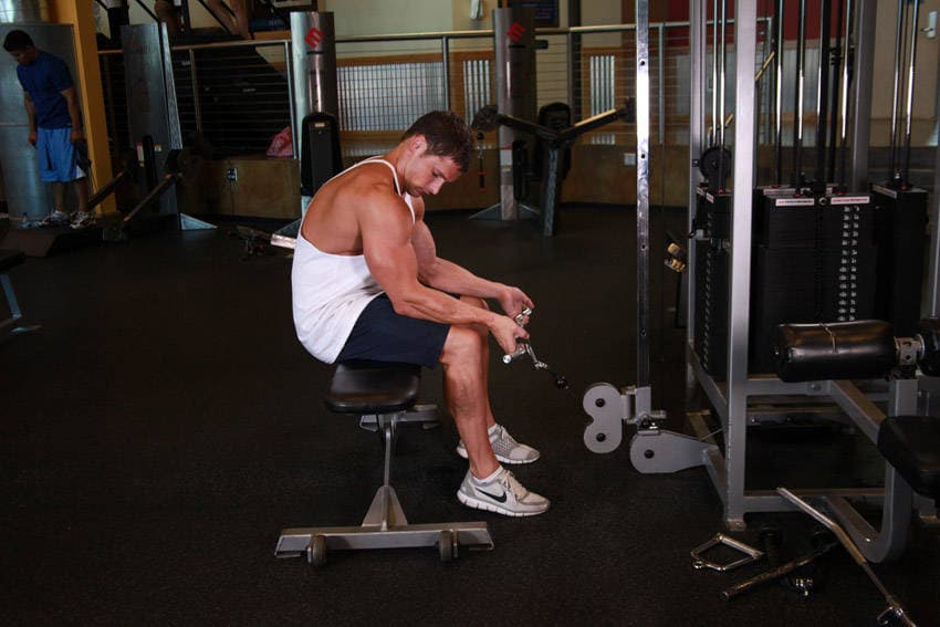 Seated Two-Arm Palms-Up Low-Pulley Wrist Curl — البداية