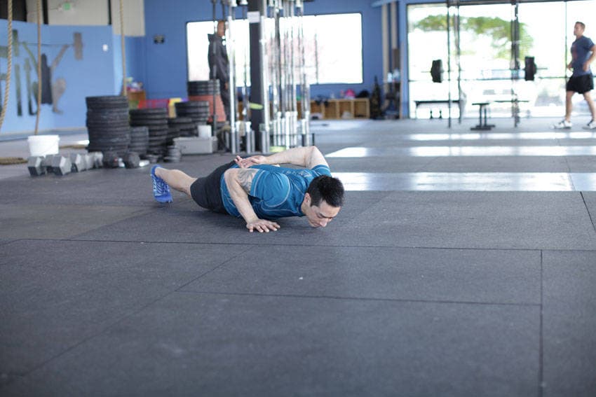 Single-Arm Push-Up — البداية