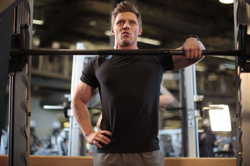 Smith Machine One-Arm Upright Row — النهاية