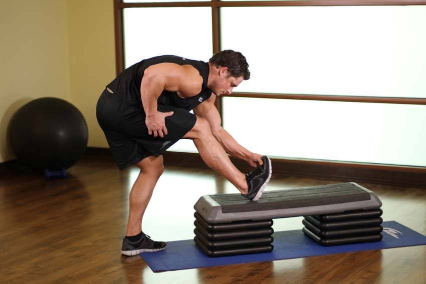 Standing Gastrocnemius Calf Stretch — البداية