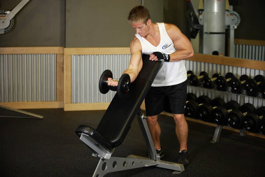 Standing One-Arm Dumbbell Curl Over Incline Bench — البداية