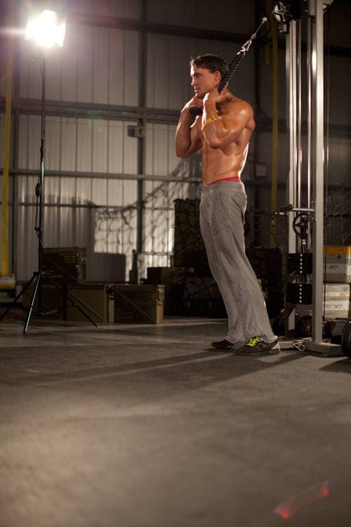 Standing Rope Crunch — البداية