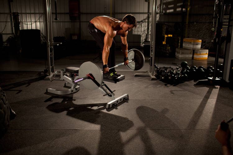 Straight Bar Bench Mid Rows — البداية