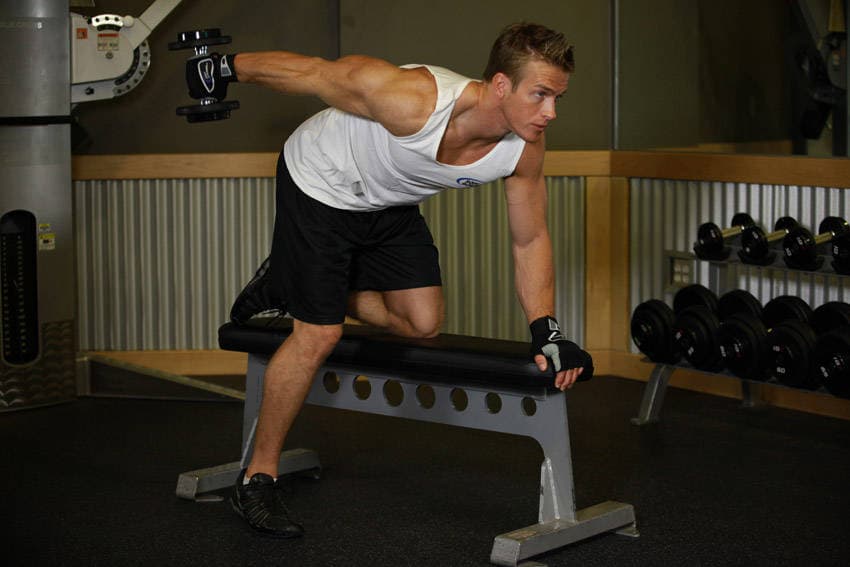 Tricep Dumbbell Kickback — البداية