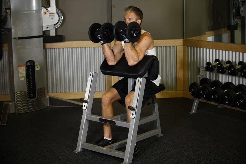 Two-Arm Dumbbell Preacher Curl — النهاية