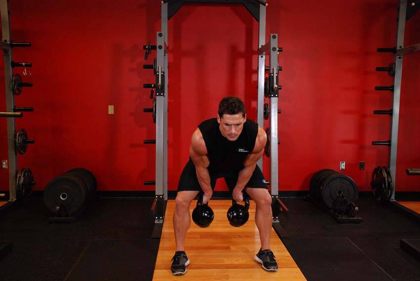 Two-Arm Kettlebell Clean — البداية