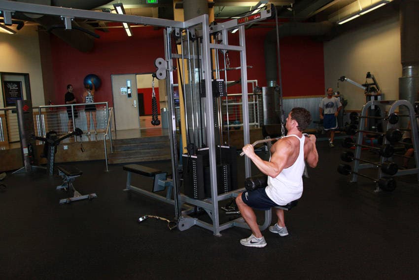 Wide-Grip Lat Pulldown — النهاية