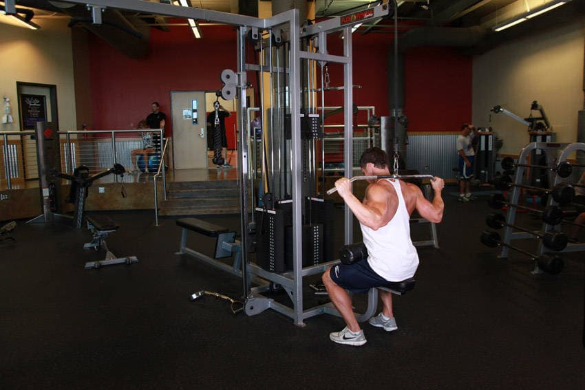 Wide-Grip Pulldown Behind The Neck — البداية