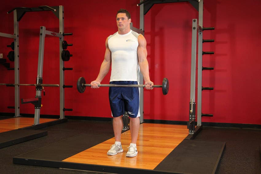 Wide-Grip Standing Barbell Curl — البداية